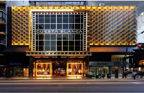 含山门头设计与商业空间的纽带。